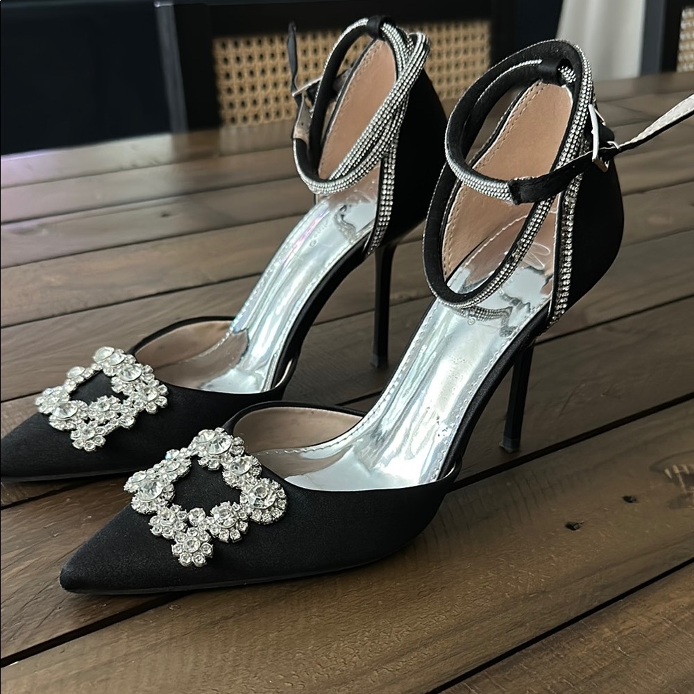 Elegant Black Stiletto Heels with Rhinestone Embellishments
